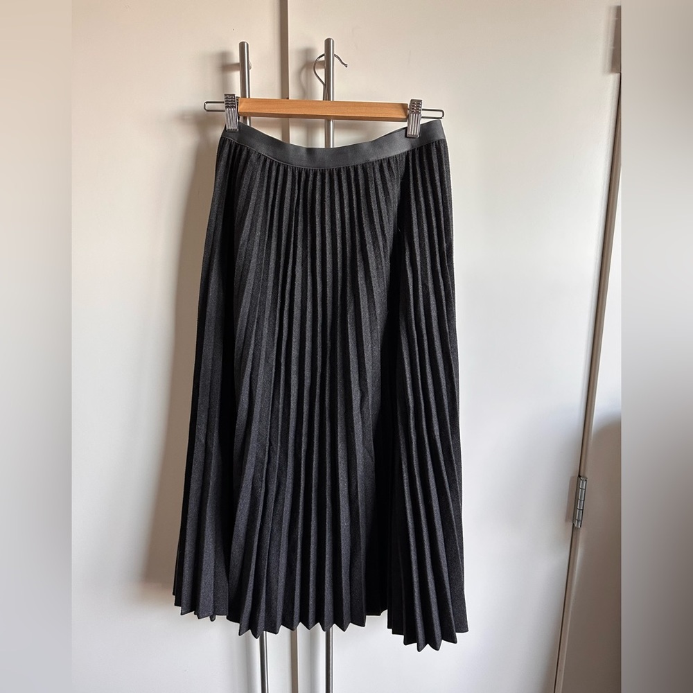 Babaton Pleated Skirt Dark grey